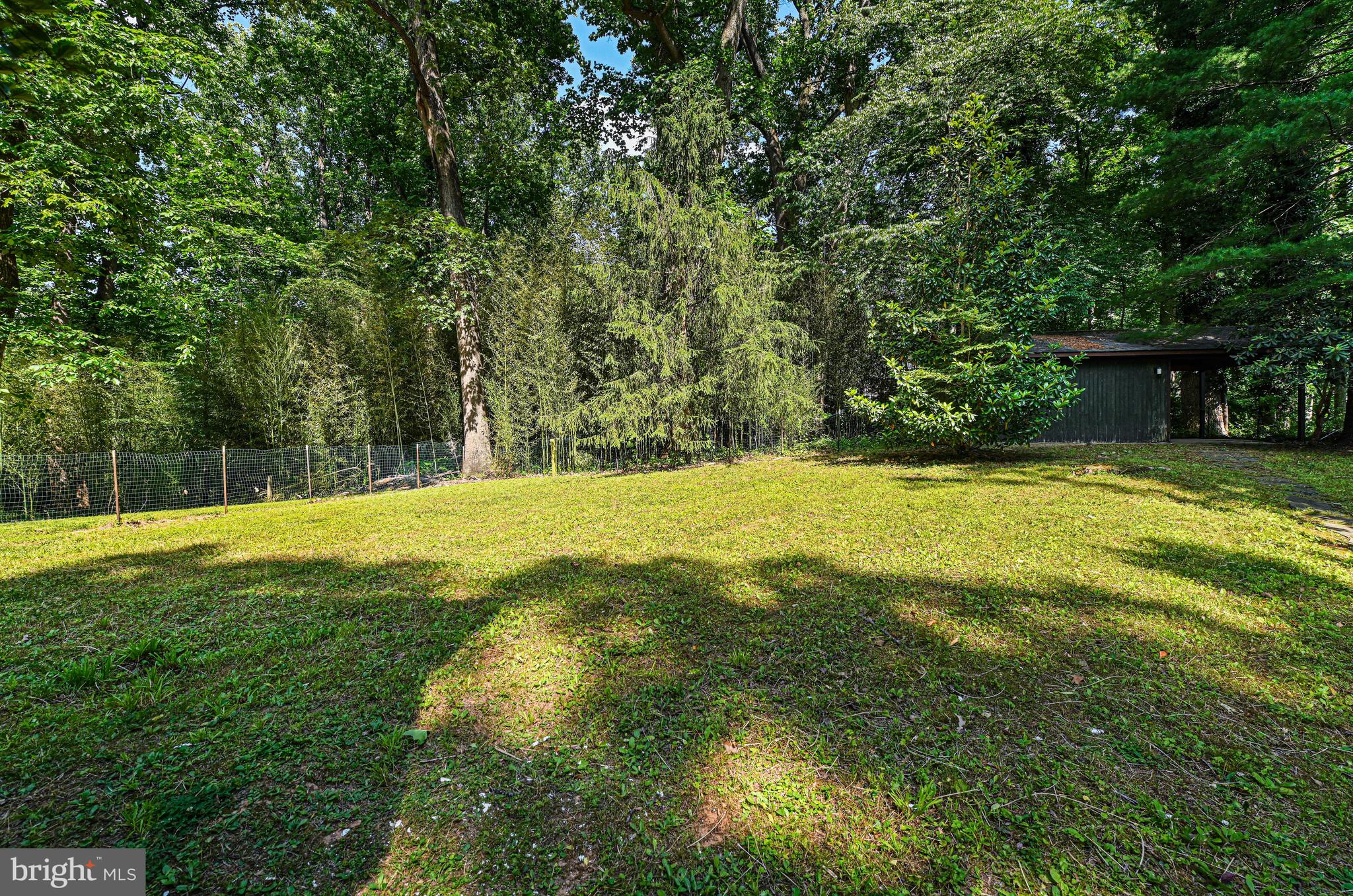 989 Saigon Road McLean, VA 22102 - Photo 49 of 55 Exterior - Side
