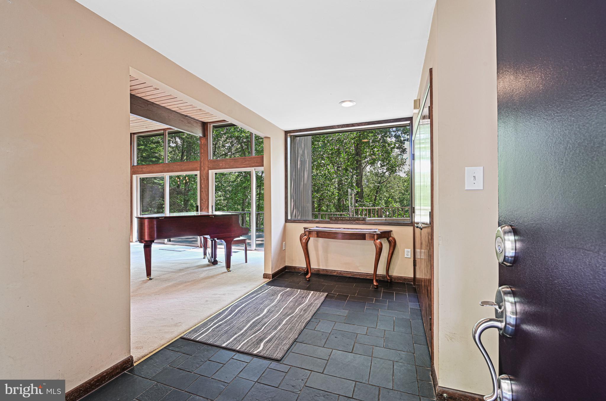 989 Saigon Road McLean, VA 22102 - Photo 5 of 55 Foyer