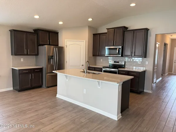 $2,200 | 7713 Island Fox Road, Jacksonville, FL 32222