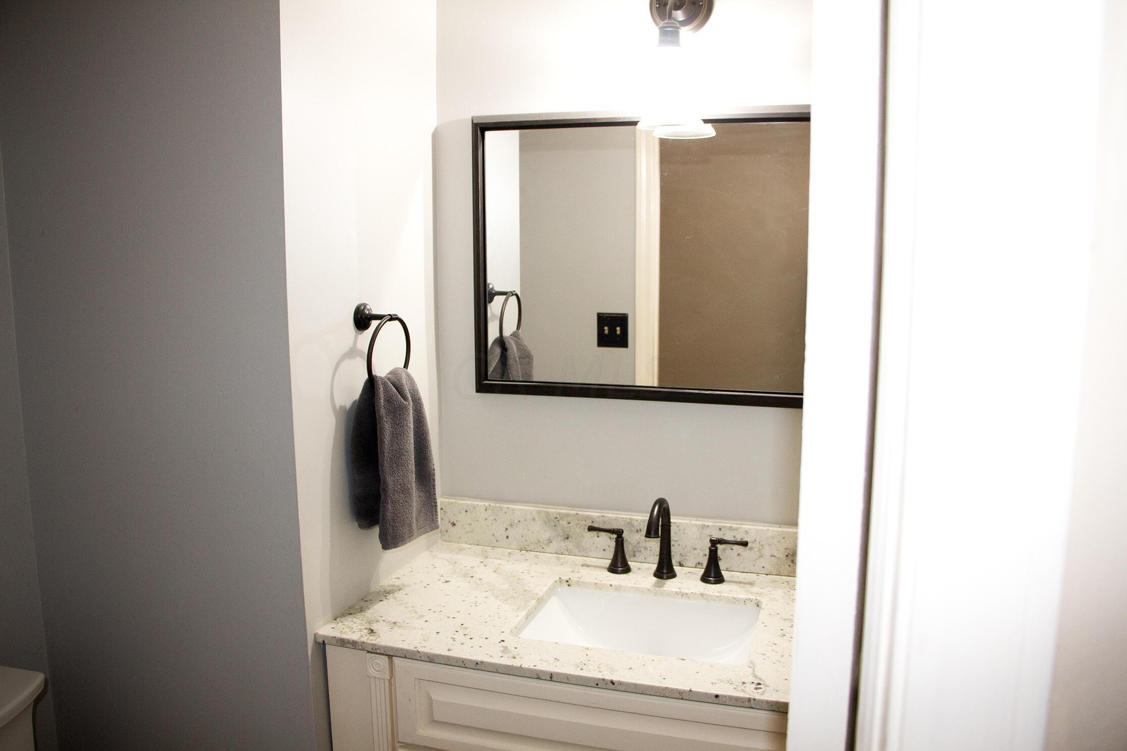 5712 Davidson Road Hilliard, OH 43026 - Photo 3 of 23 half bath
