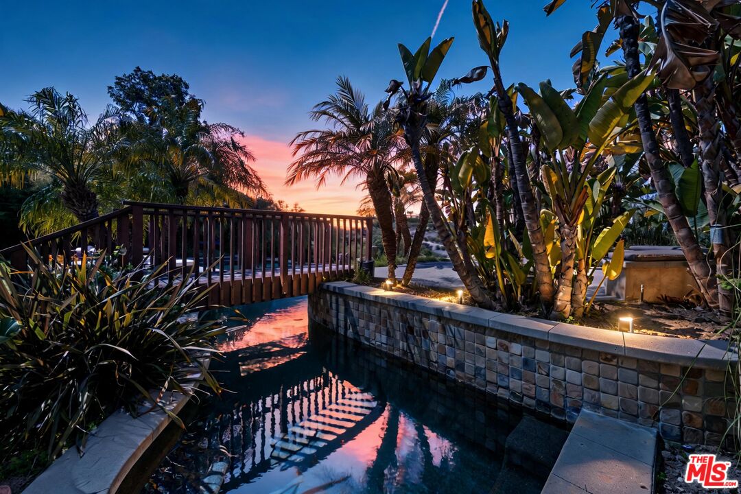 13947 Durham Road Beverly Hills, CA 90210 - Photo 5 of 46