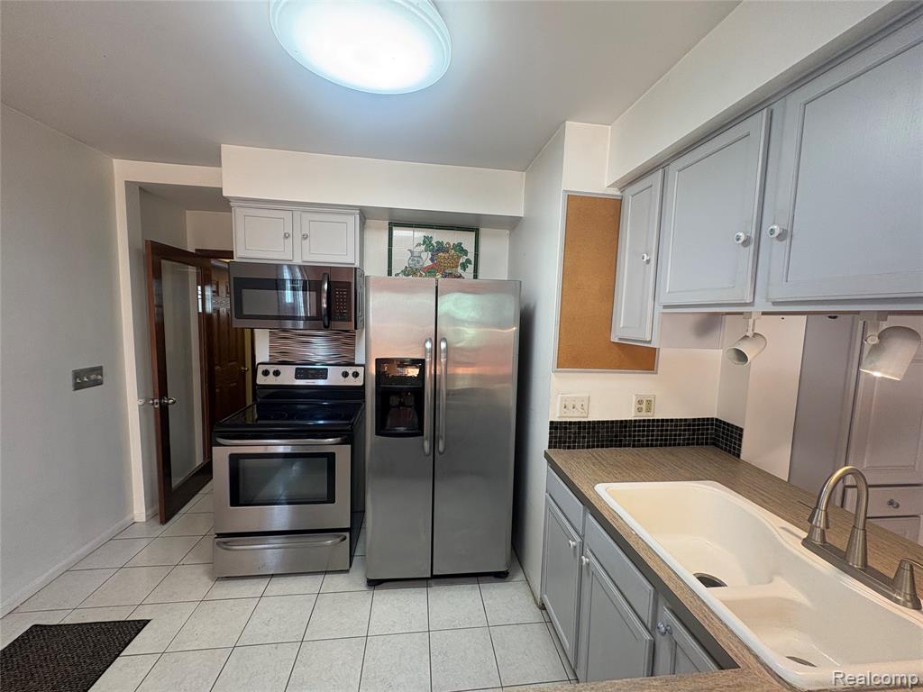 2871 Harvey Street Rochester Hills, MI 48309 - Photo 10 of 33