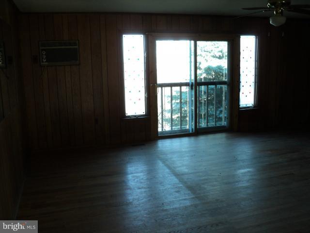 709 Valley Rd View Harpers Ferry, WV 25425 - Photo 5 of 16 Living Room1