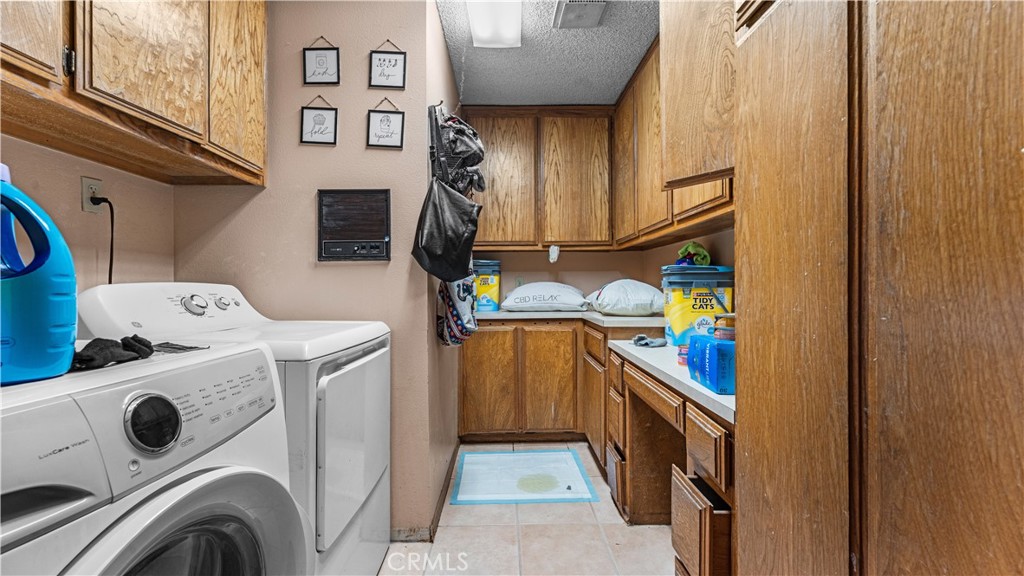 19381 Kinai Road Apple Valley, CA 92307 - Photo 11 of 19 Laundry Main House