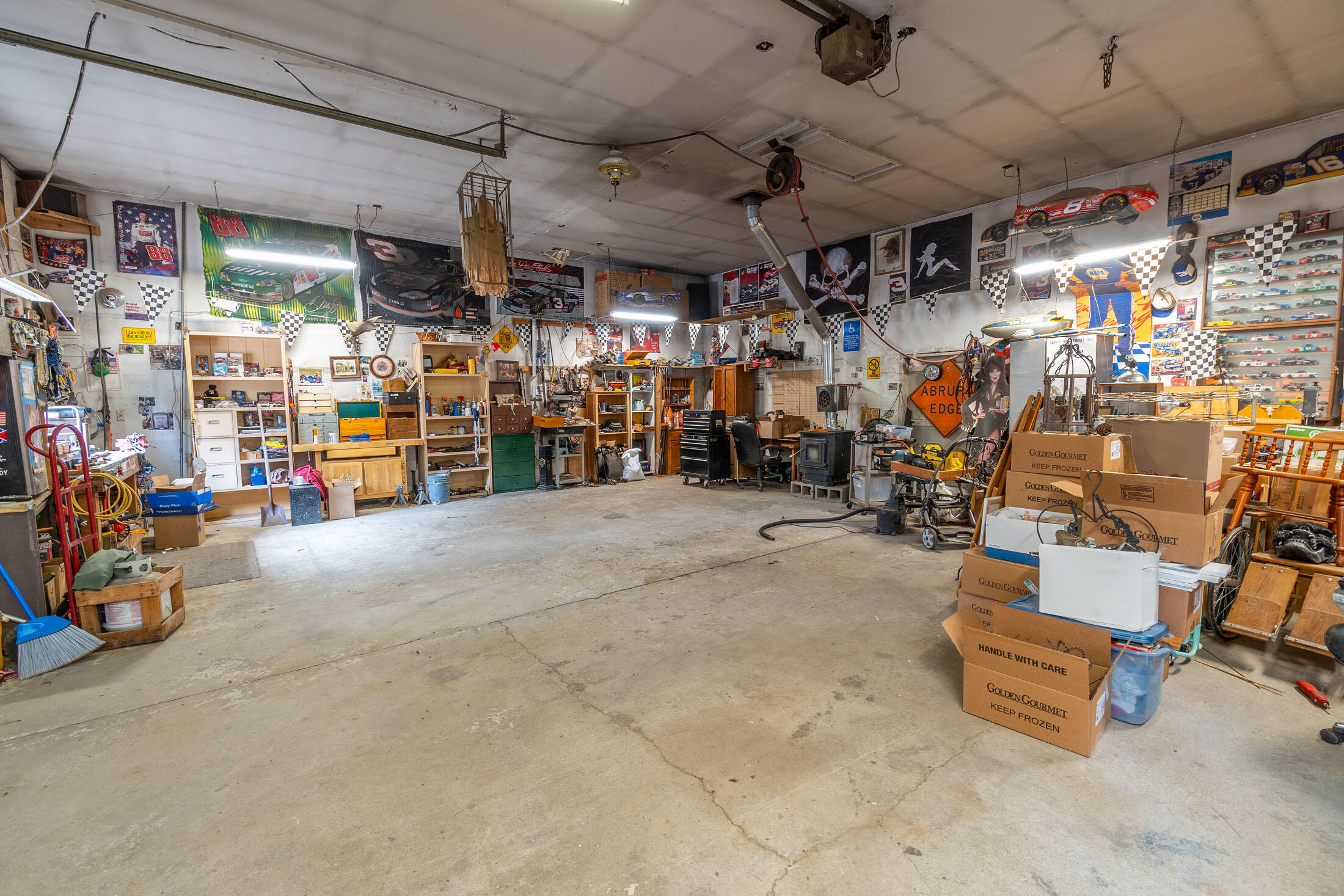 59988 Navajo Road Bend, OR 97702 - Photo 32 of 39 Shop Interior