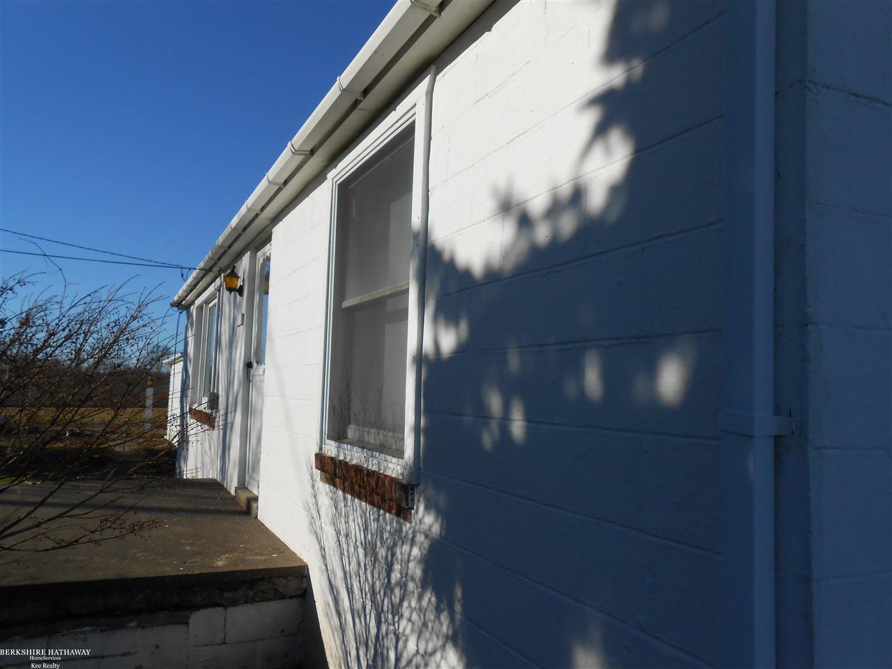 62800 New Haven Road Ray, MI 48096 - Photo 3 of 36 31313115-2.JPG