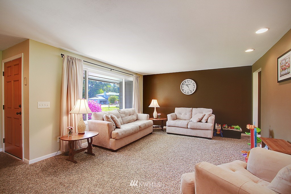 12217 155th Avenue Southeast Renton, WA 98059 - Photo 3 of 15 Gallery Image 3