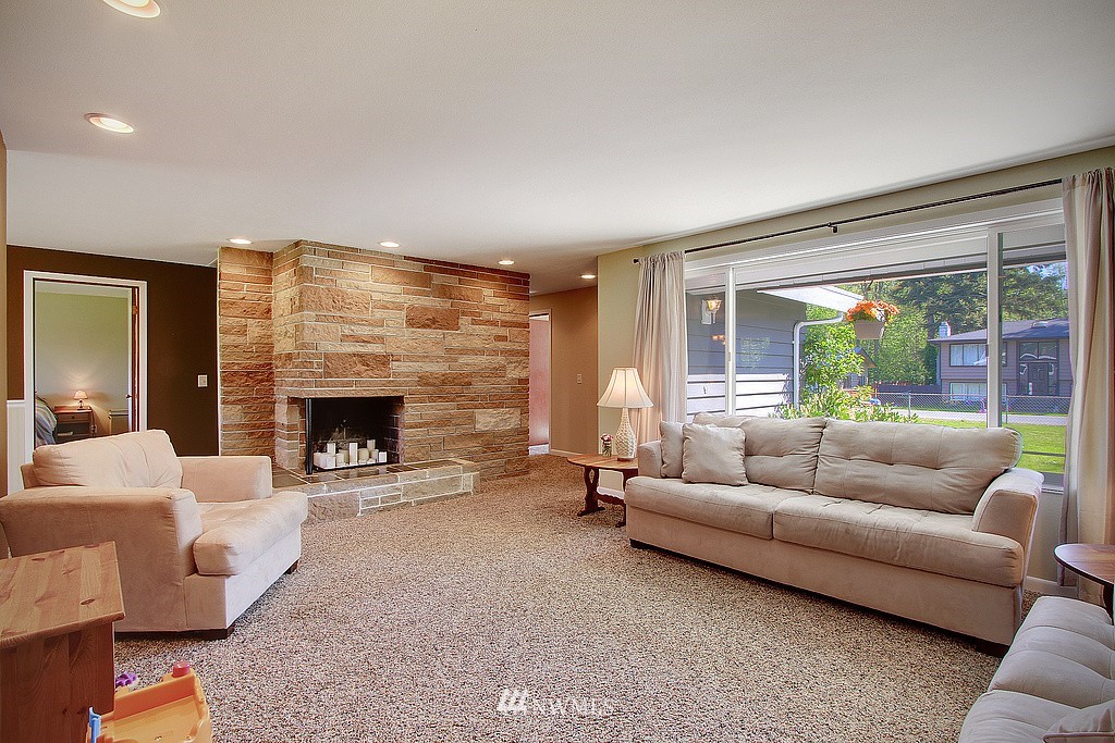 12217 155th Avenue Southeast Renton, WA 98059 - Photo 4 of 15 Gallery Image 4