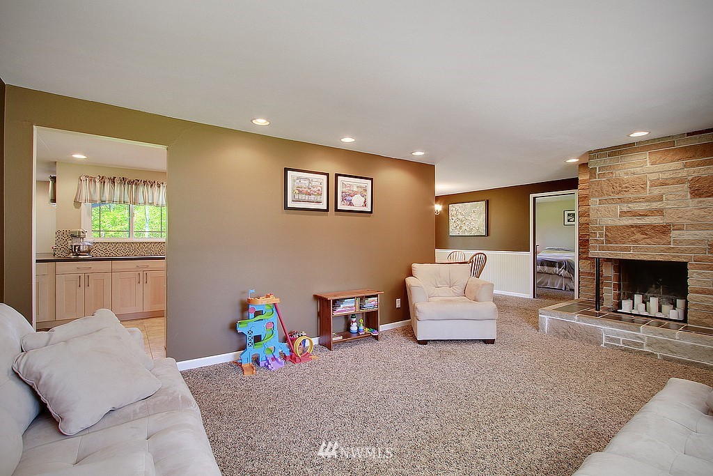 12217 155th Avenue Southeast Renton, WA 98059 - Photo 5 of 15 Gallery Image 5