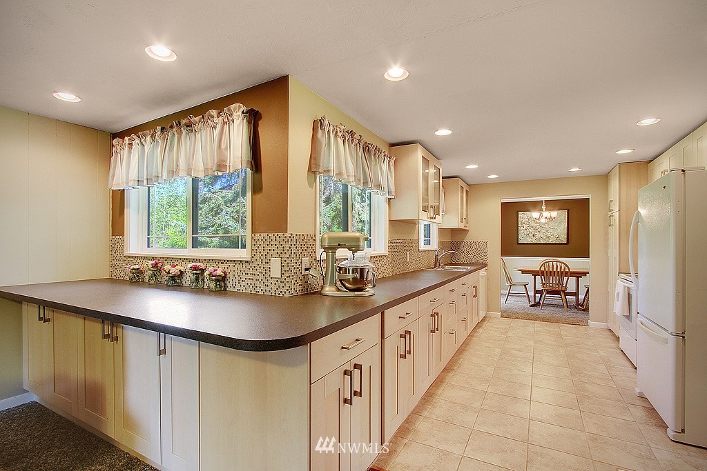 12217 155th Avenue Southeast Renton, WA 98059 - Photo 7 of 15 Gallery Image 7