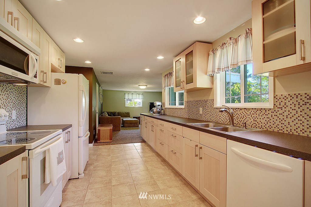12217 155th Avenue Southeast Renton, WA 98059 - Photo 8 of 15 Gallery Image 8