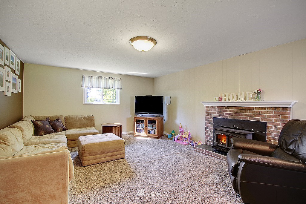 12217 155th Avenue Southeast Renton, WA 98059 - Photo 9 of 15 Gallery Image 9