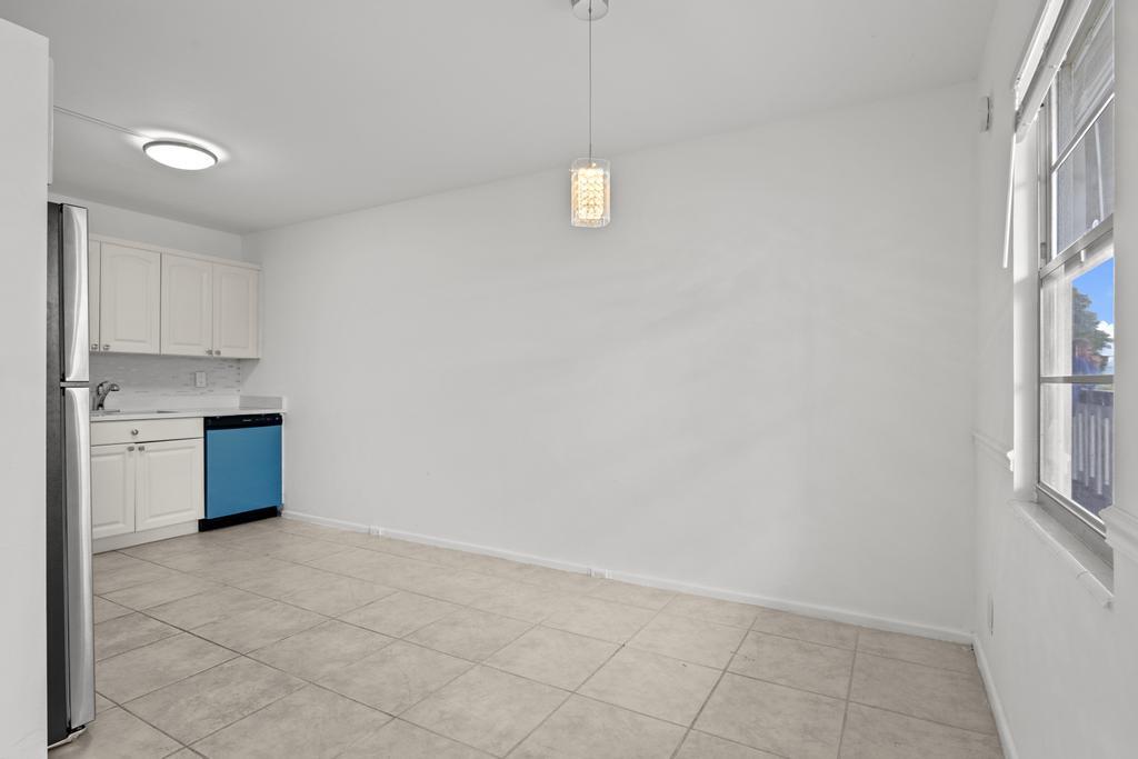 2044 Hythe A Boca Raton, FL 33434 - Photo 23 of 34 DSC04873