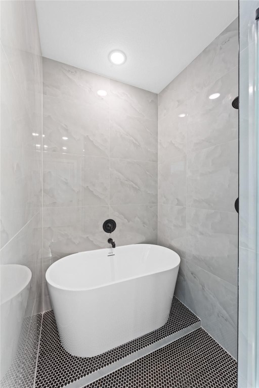 2515 Liguria Spring Spring, TX 77388 - Photo 5 of 15 a white bath tub sitting in a bathroom