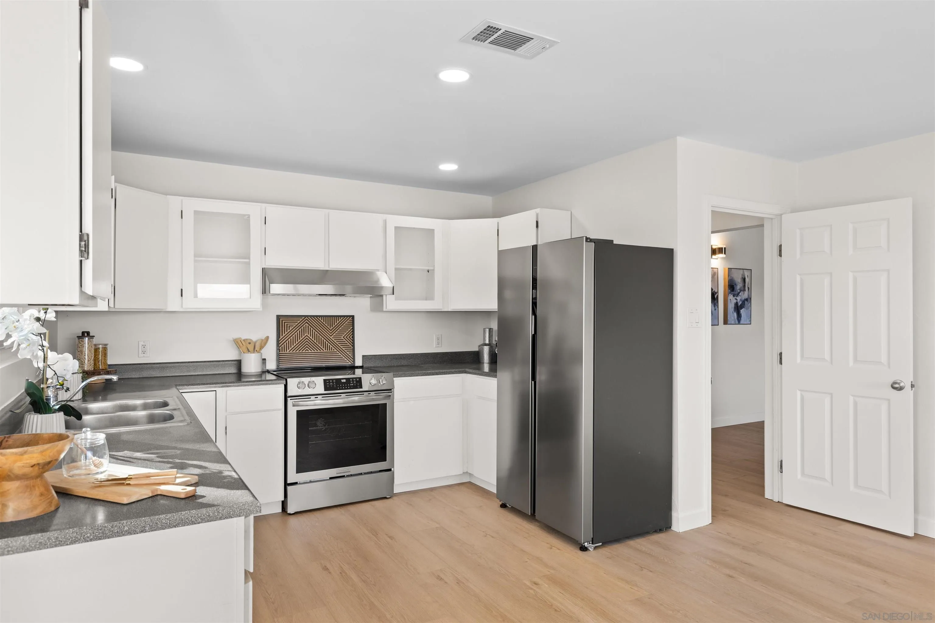 25311 Jesmond Dene Road Escondido, CA 92026 - Photo 11 of 51 Gallery Image 11