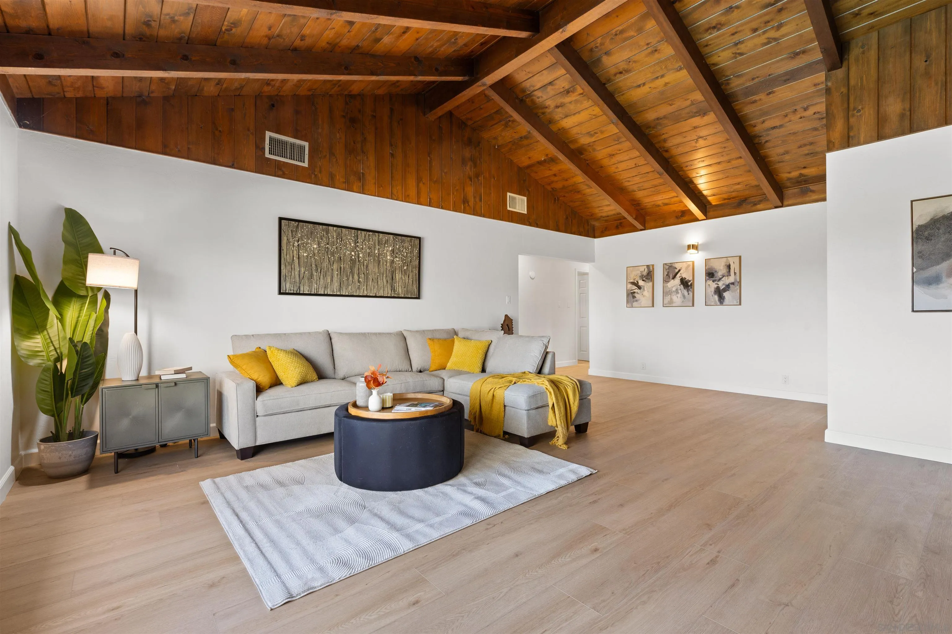 25311 Jesmond Dene Road Escondido, CA 92026 - Photo 3 of 51 Gallery Image 3