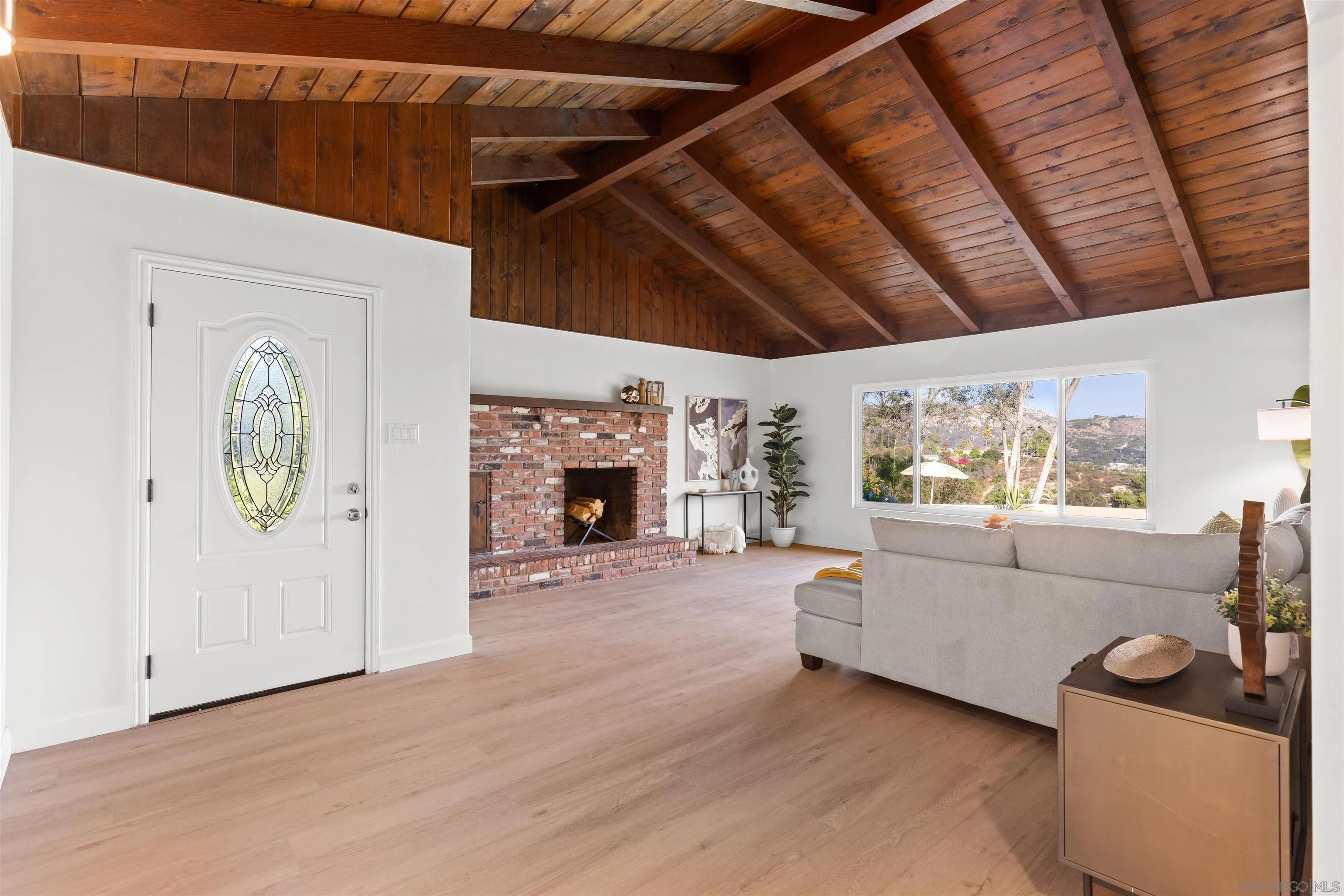 25311 Jesmond Dene Road Escondido, CA 92026 - Photo 5 of 51 Gallery Image 5