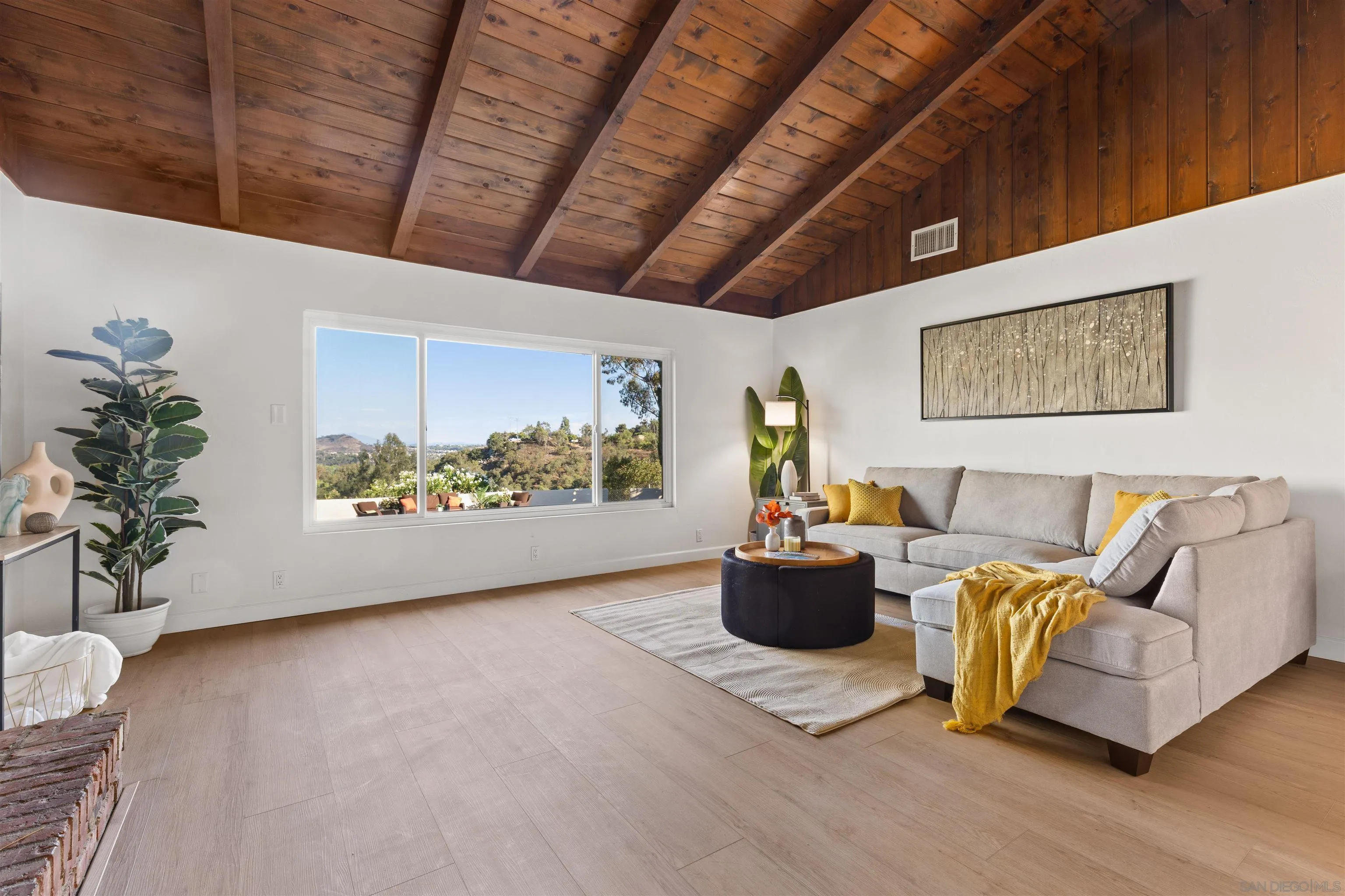 25311 Jesmond Dene Road Escondido, CA 92026 - Photo 6 of 51 Gallery Image 6