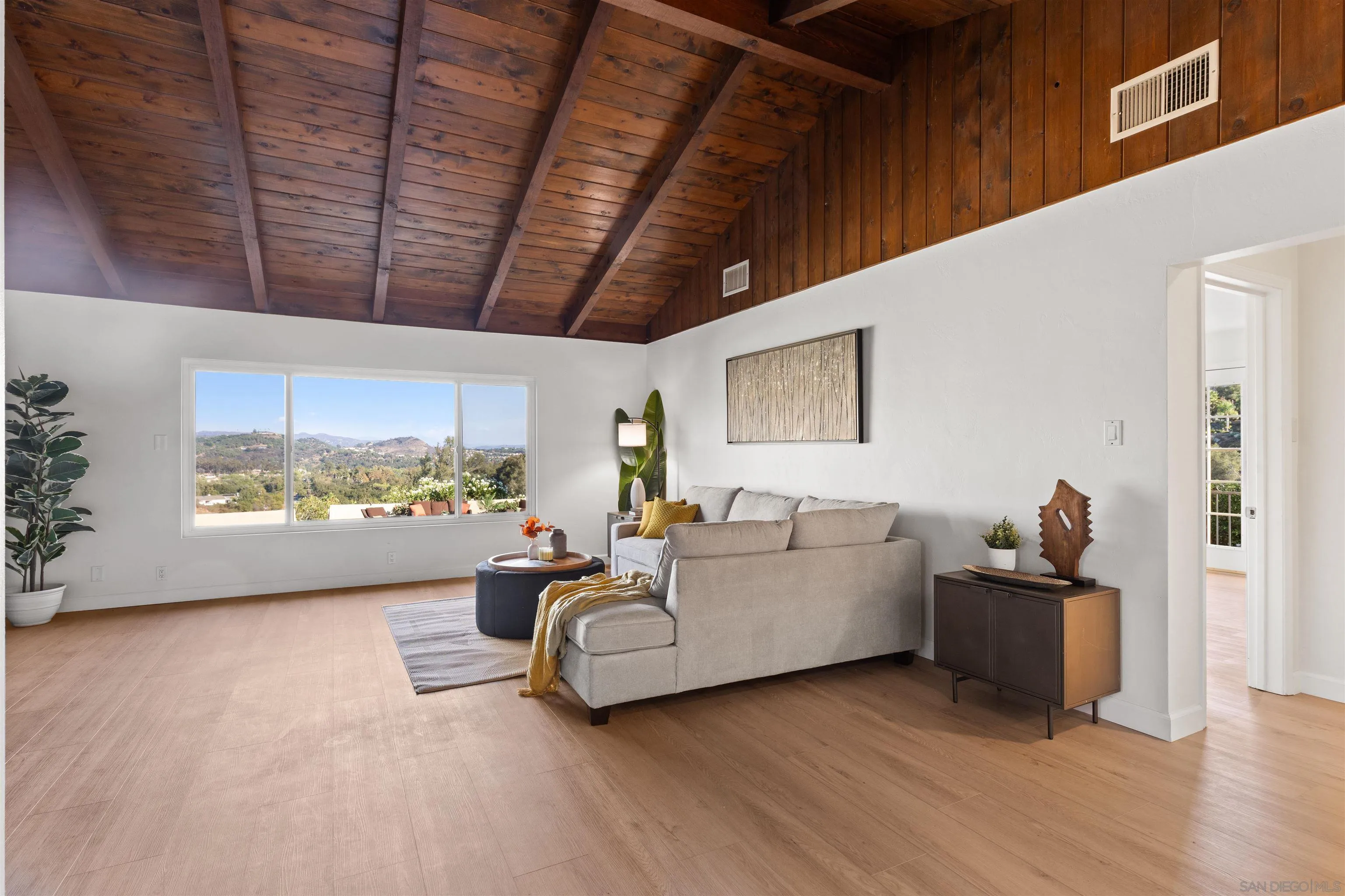 25311 Jesmond Dene Road Escondido, CA 92026 - Photo 7 of 51 Gallery Image 7