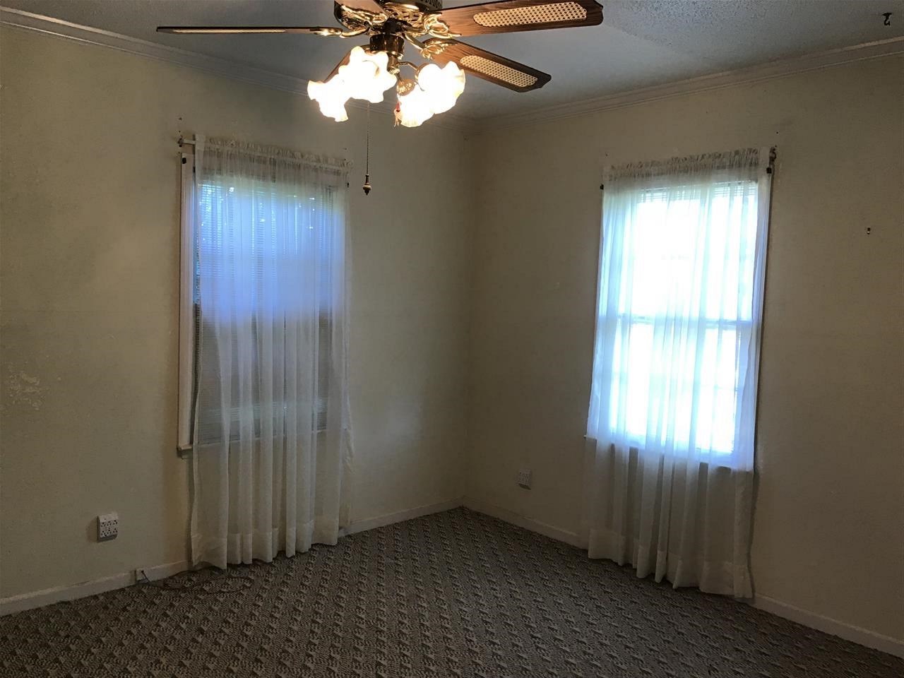 410 Dickson Road Campobello, SC 29322 - Photo 3 of 33