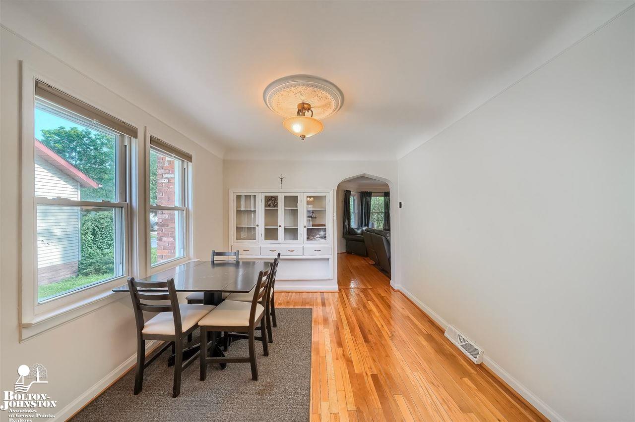2110 Roslyn Road Grosse Pointe Woods, MI 48236 - Photo 12 of 30