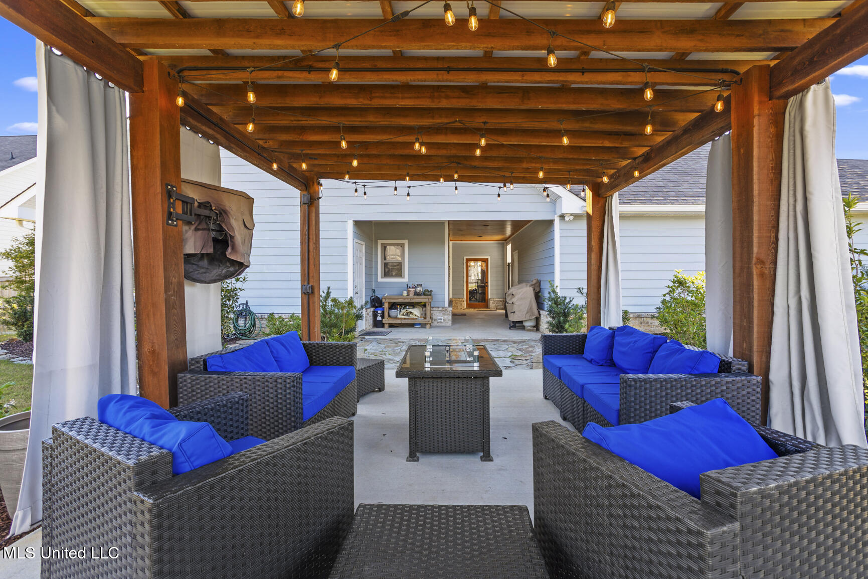 806 Long Leaf Circle Brandon, MS 39042 - Photo 3 of 39 806 Long Leaf-33