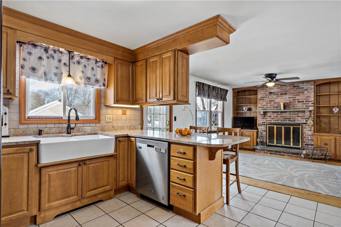 33 Detroit Avenue Warren, RI 02885 - Photo 11 of 40