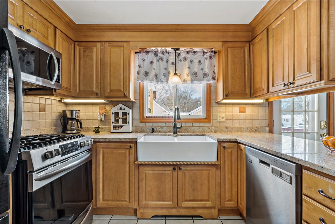 33 Detroit Avenue Warren, RI 02885 - Photo 12 of 40