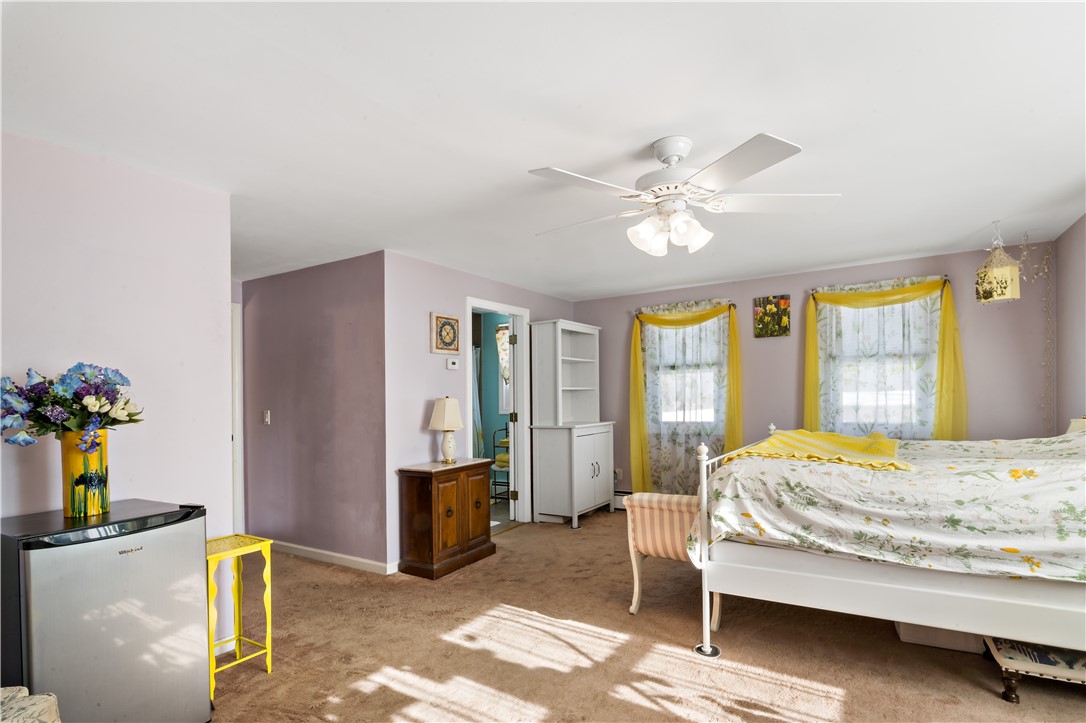 33 Detroit Avenue Warren, RI 02885 - Photo 23 of 40 3rd bedroom with private bathroom over garage.