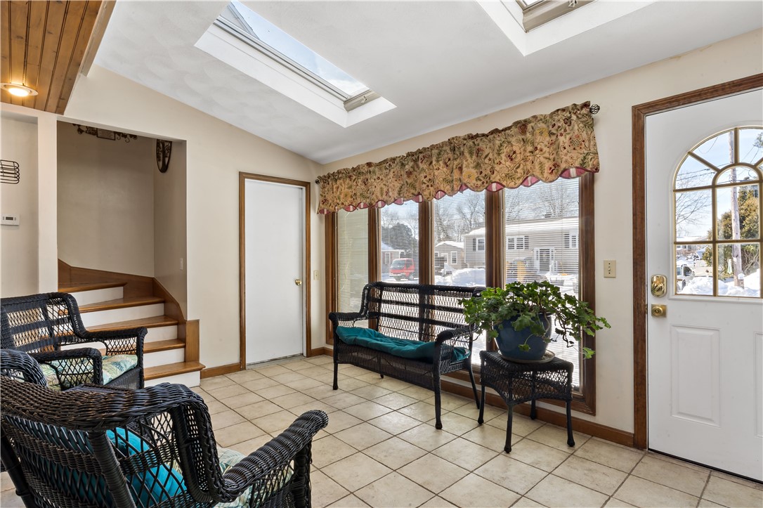 33 Detroit Avenue Warren, RI 02885 - Photo 5 of 40