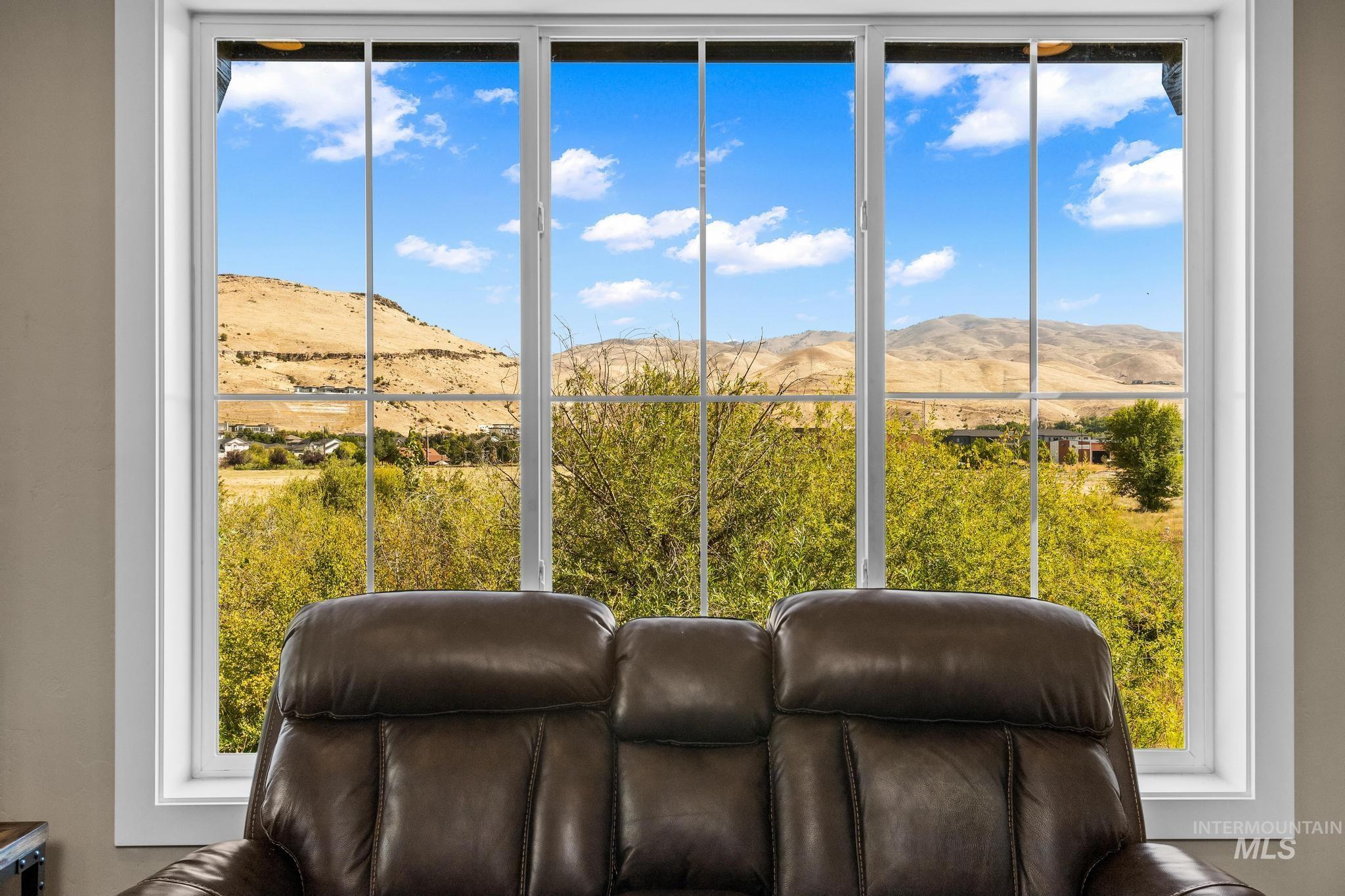 3362 East Exacta Lane Boise, ID 83716 - Photo 14 of 41 Living room with a mountain view