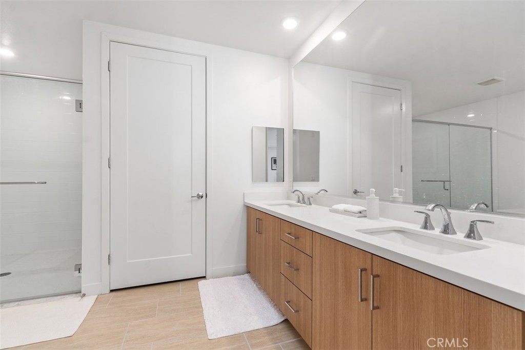 2608 Rivington Irvine, CA 92612 - Photo 21 of 46 Primary bath
