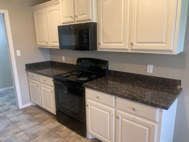 $1,375 | 8701 12th Street, Lubbock, TX 79416