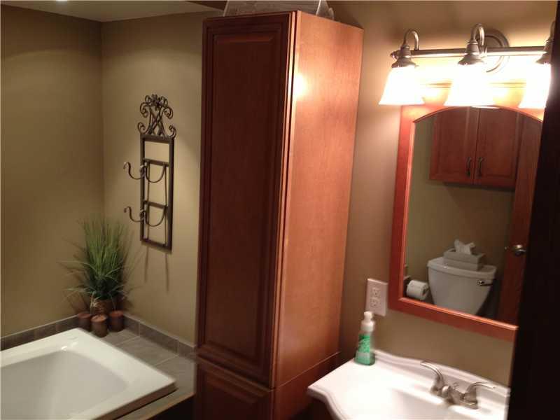 3353 Ivanhoe Road Sharpsville, PA 16150 - Photo 12 of 25 Full Bath.