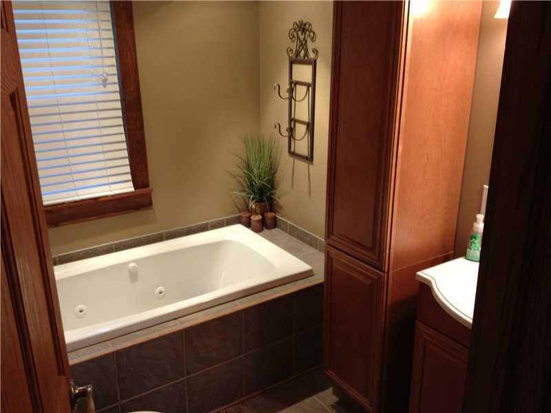 3353 Ivanhoe Road Sharpsville, PA 16150 - Photo 13 of 25 Full Bath.