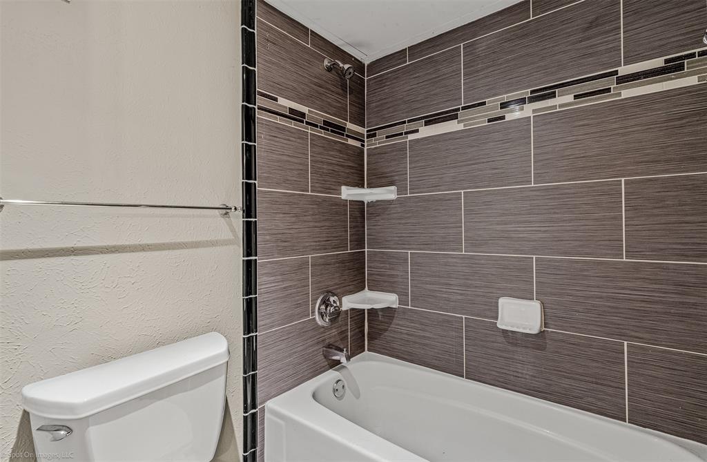 4557 North O'Connor Road, Unit 2281 Irving, TX 75062 - Photo 9 of 21 a bathroom with a sink a toilet and shower