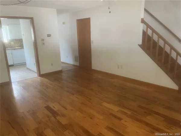$2,100 | 10 MacIntosh Lane, Unit 10, Ansonia, CT 06401