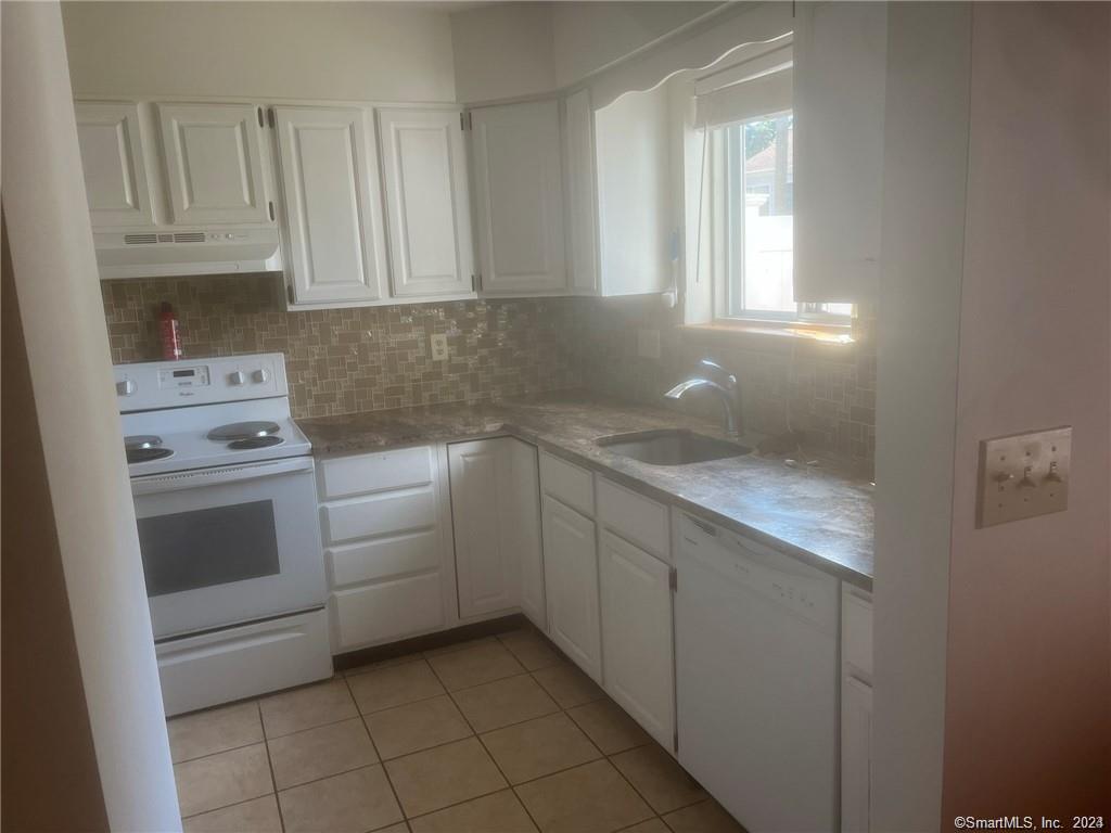 10 MacIntosh Lane, Unit 10 Ansonia, CT 06401 - Photo 5 of 13