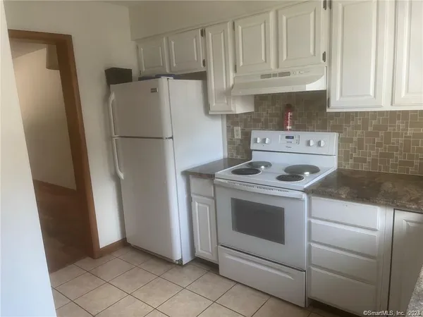 $2,100 | 10 MacIntosh Lane, Unit 10, Ansonia, CT 06401