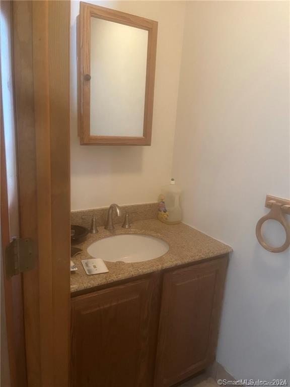 10 MacIntosh Lane, Unit 10 Ansonia, CT 06401 - Photo 9 of 13