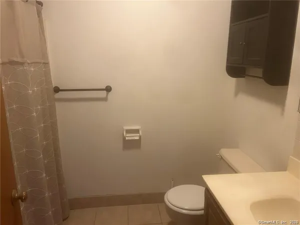 $2,100 | 10 MacIntosh Lane, Unit 10, Ansonia, CT 06401