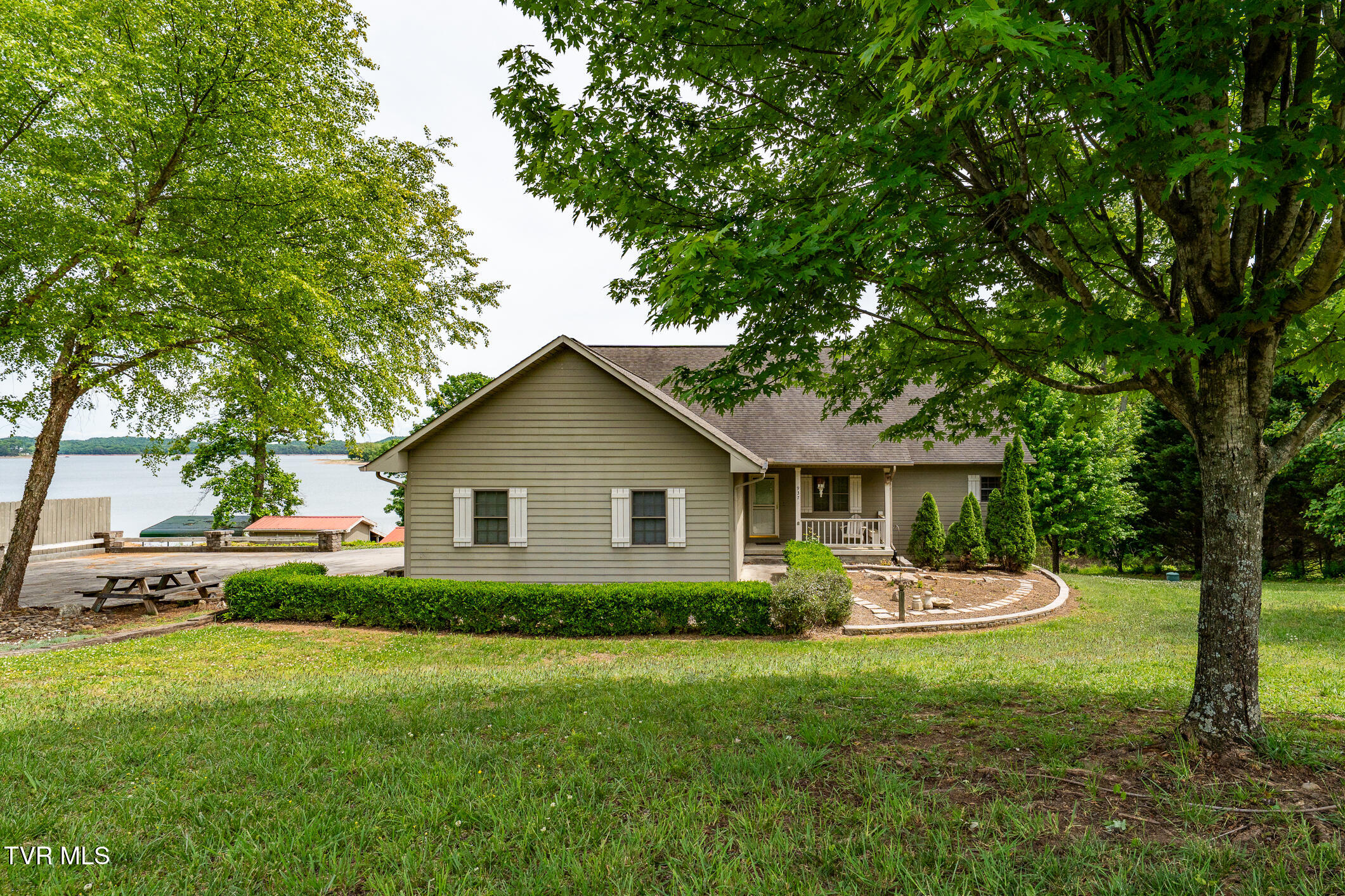 937 Muskogee Lane Bean Station, TN 37708 - Photo 34 of 98 937 Muskogee Lane (33 of 98)