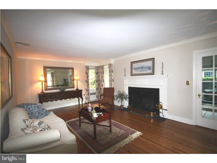 130 School Road Wilmington, DE 19803 - Photo 4 of 25 Living Room