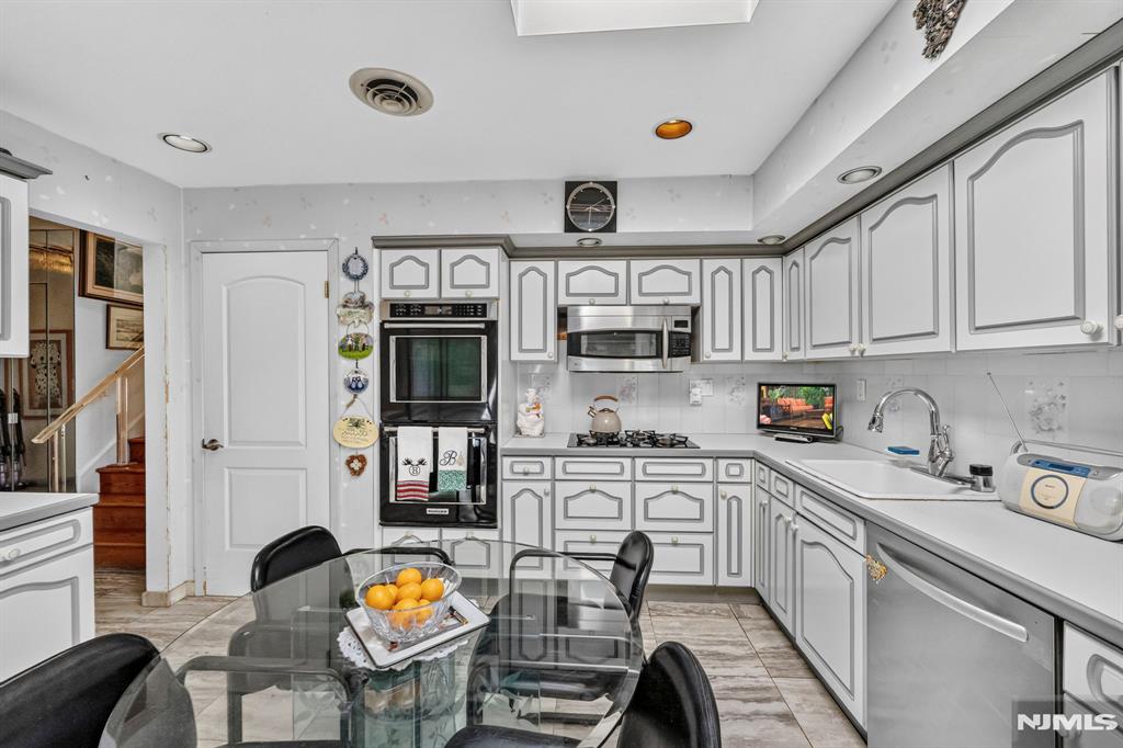 1230 Duncan Road Fort Lee, NJ 07024 - Photo 11 of 50