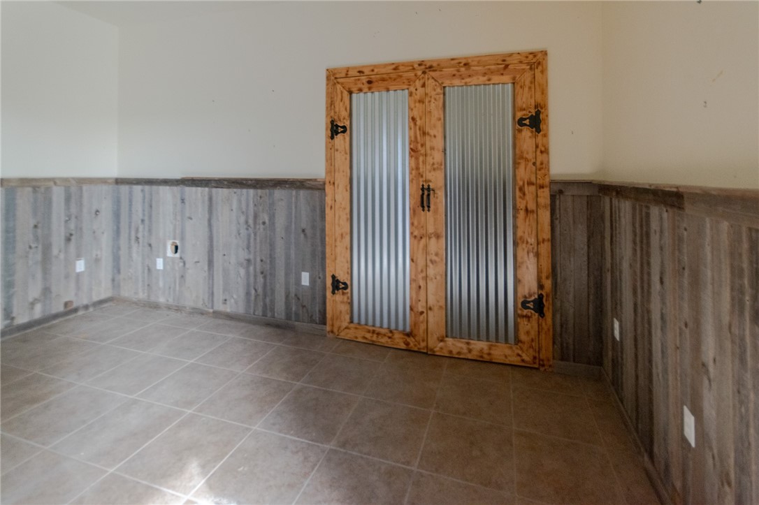 3867 Highway 59 George West, TX 78022 - Photo 28 of 40 an empty room with windows