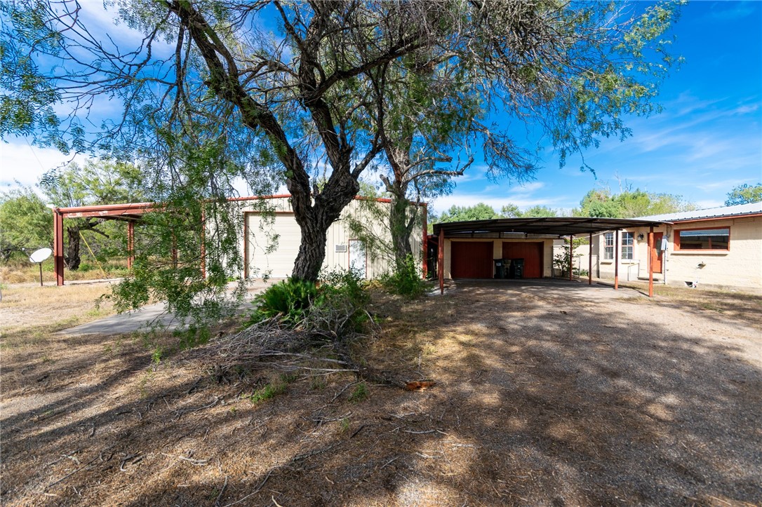 3867 Highway 59 George West, TX 78022 - Photo 4 of 40 a front view of a house with a yard