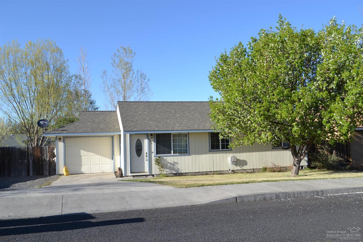 3247 Southwest Quartz Place Redmond, OR 97756 - Photo 1 of 18 Primary Photo