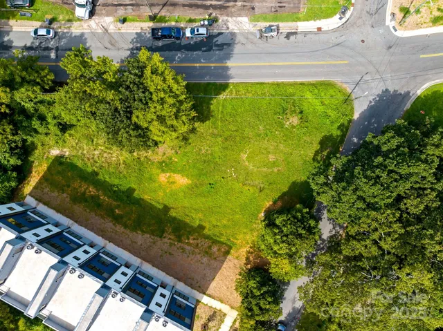 a view of an outdoor space