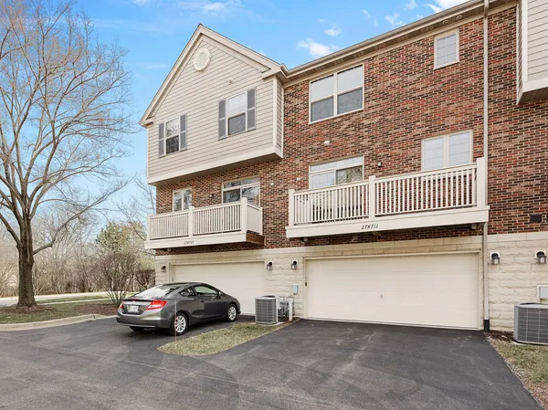 $439,900 | 27W711 North Meadowview Drive, Winfield, IL 60190