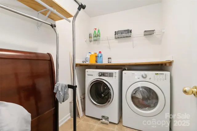 a view of a livingroom with a furniture and a ceiling fan